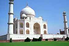 Photo of the Taj Mahal in Agra, India