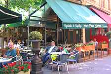 Another image of al fresco dining in Aix-en-Provence
