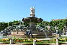 Photo of the famous Aix-en-Provence fountain of the Rotunda
