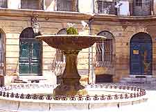 Another picture of Place d'Albertas