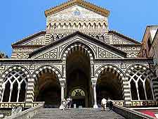 Photo showing the unique cathedral exterior