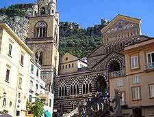 Photograph showing the Piazza del Duomo