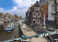 View of the Sint Anthoniesluis Bridge, photo by Jorge Royan
