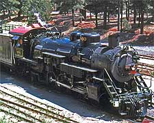 Photo of steam locomotive on the Grand Canyon Railway, image by Spbear