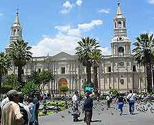 Photo showing people in the Plaza de Armas
