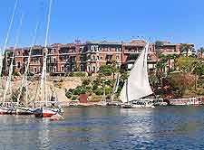 Photograph of the famous Cataract Hotel
