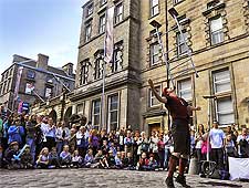 Photo of street performer at the Edinburgh Festival Fringe