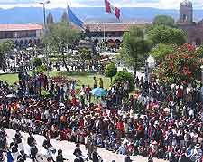 Photo of crowds in the Plaza de Armas