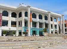 Close-up picture of the entrance to the Discovery Shopping Mall