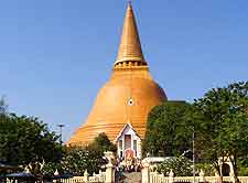 Nakhon Pathom picture showing the Phra Pathom Chedi