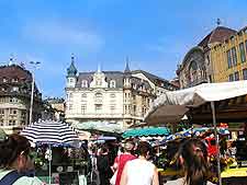 Photo of market traders on the Marktplatz