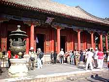 Picture of the Imperial Palace in the summer
