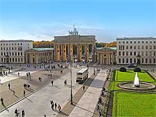 Aerial view of the Brandenburger Tor, photo taken by Axel Mauruszat