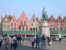 Photo of crowds in the Grote Markt square