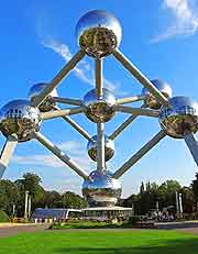 Close-up picture of the famous Atomium structure