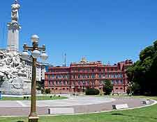 Picture of the Plaza Colon and monument