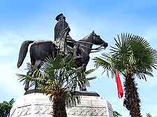 Picture of Bura's famous Ataturk statue