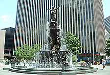 Cincinnati Fountain Square3