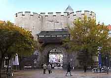 Photo of the fortified Eigelsteintorburg gateway