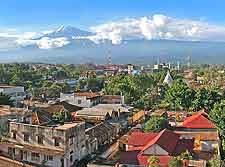 Scenic landscape picture, showing Mount Kilimanjaro in the background