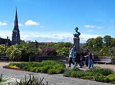 Picture showing harbourfront gardens