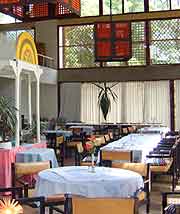 Picture of city restaurant, awaiting diners