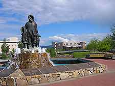 Fairbanks Eskimo Statue3