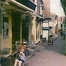 Photo showing a small cafe with al fresco dining in Frome, Somerset, England, UK