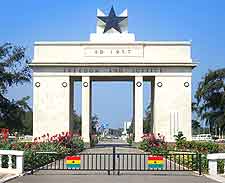 Picture of the famous Independence Arch at Accra