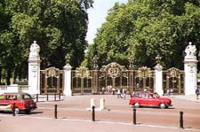 Photo of the Gates to Green Park