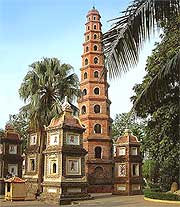 Picture of the Tran Quoc pagoda, by P4ntt