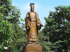 Statue of Emperor Ly Thai To, picture by William Whyte