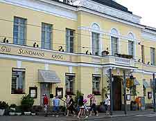 Photo showing popular eatery in the city