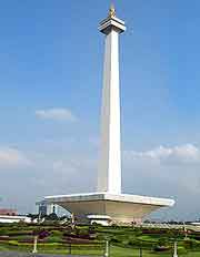 Closer picture of the National Monument