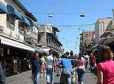 Central view showing tourists and gift shops