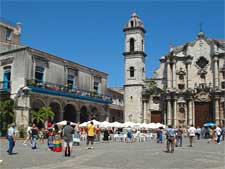 Photo of the Plaza de la Catedral in Havana, capital of Cuba, picture by Gorupdebesanez