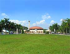 Photo of the Great Mosque of Sabilal Muhtadin, by Ezagren