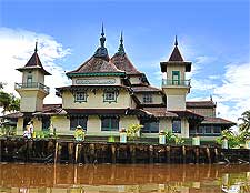 Image showing the grand Sambas Sultanate Mosque, taken by Wibowo Djatmiko