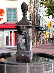 Image of fountain at La Fleche