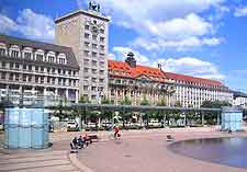 Photo showing the Augustusplatz in the summer