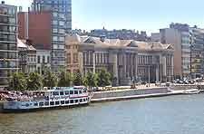 Photo showing the riverfront House of Science