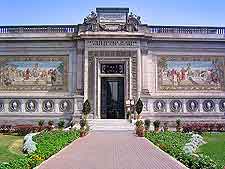 Image of the entrance to the Museo de Arte Italiano