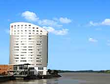 Picture showing modern waterfront Clarion Hotel