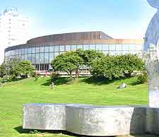 View showing the Brucknerhaus