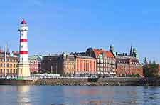 Photo of the harbourfront and lighthouse