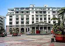 Central picture of the Plaza Santa Cruz