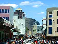 Photograph of shoppers in Port Louis