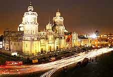 Nighttime view of the Catedral Metropolitana