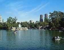 Picture of lake at the Bosque de Chapultepec