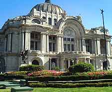 Different view of the Palace of Fine Arts